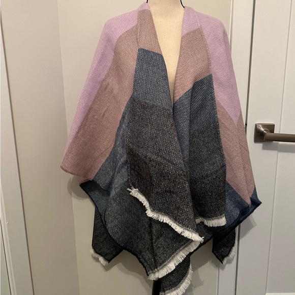 Colorblock open poncho - Picture 2 of 2